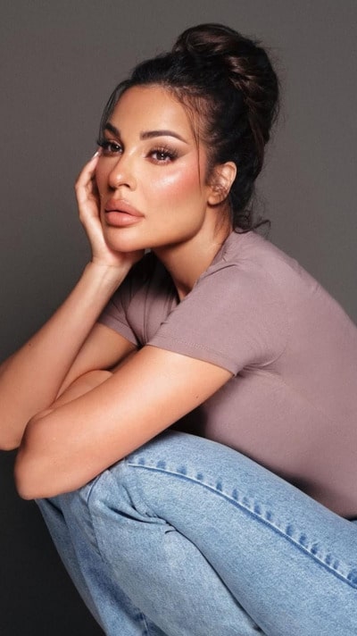 5. Pamela Messy Updo 2-min @victorkeyrouz